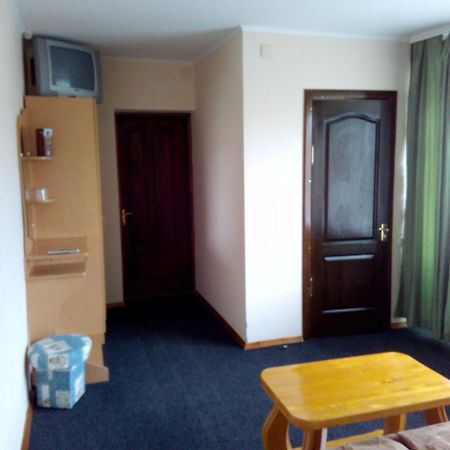 Malyvo Hotel Dilyatyn Extérieur photo