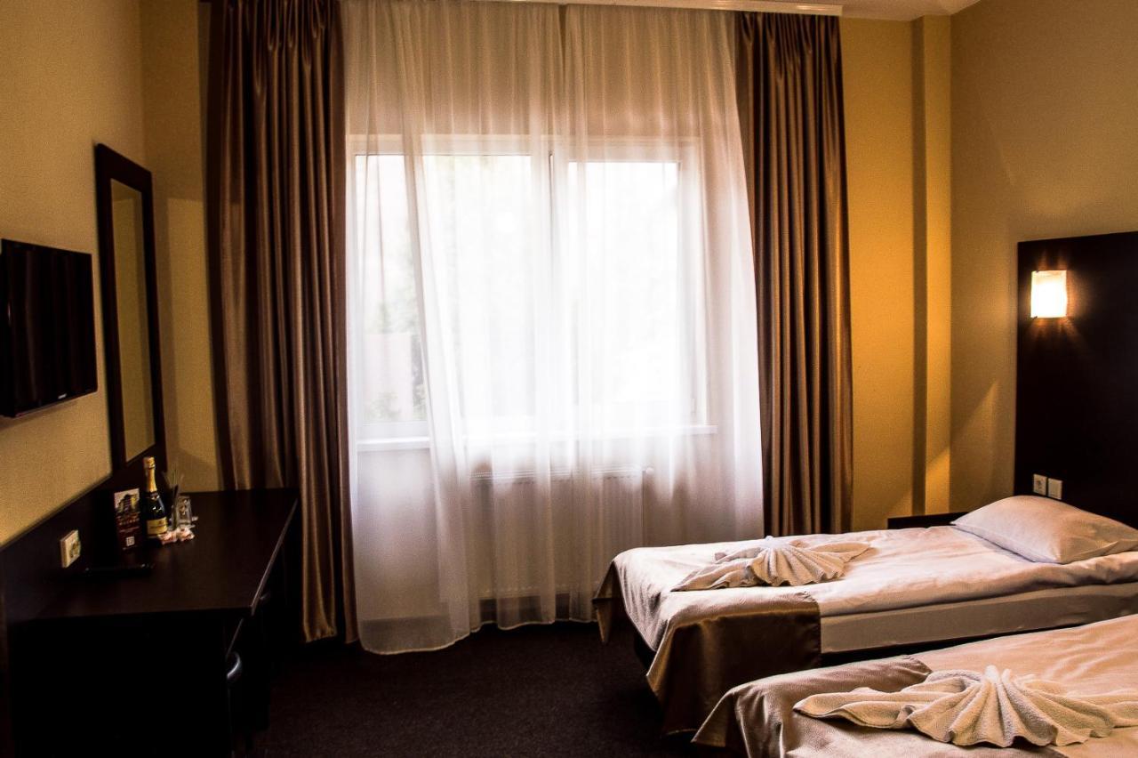 Malyvo Hotel Dilyatyn Extérieur photo