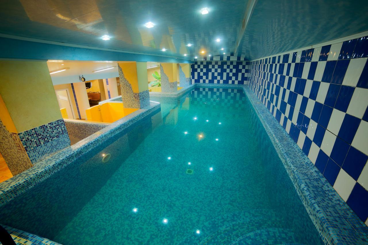 Malyvo Hotel Dilyatyn Extérieur photo