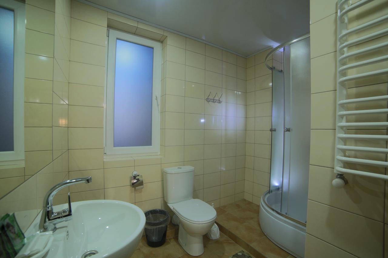 Malyvo Hotel Dilyatyn Extérieur photo