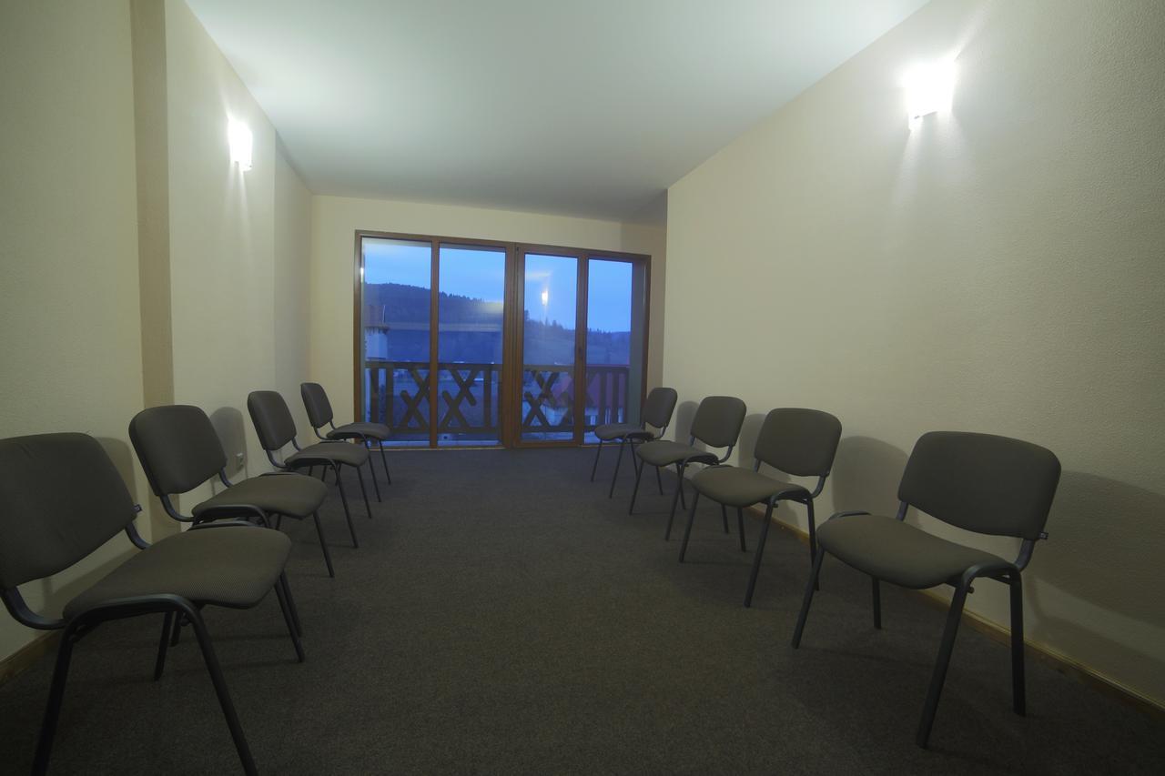 Malyvo Hotel Dilyatyn Extérieur photo