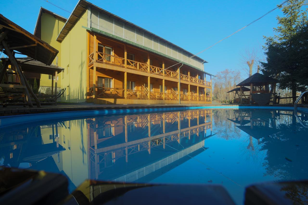 Malyvo Hotel Dilyatyn Extérieur photo