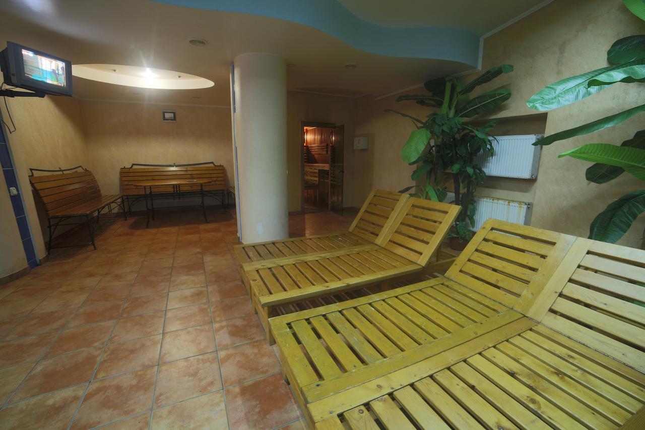 Malyvo Hotel Dilyatyn Extérieur photo