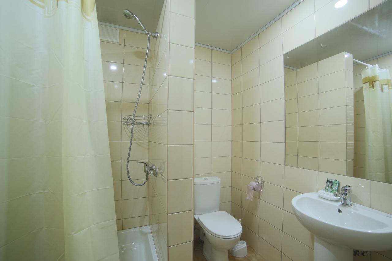 Malyvo Hotel Dilyatyn Extérieur photo