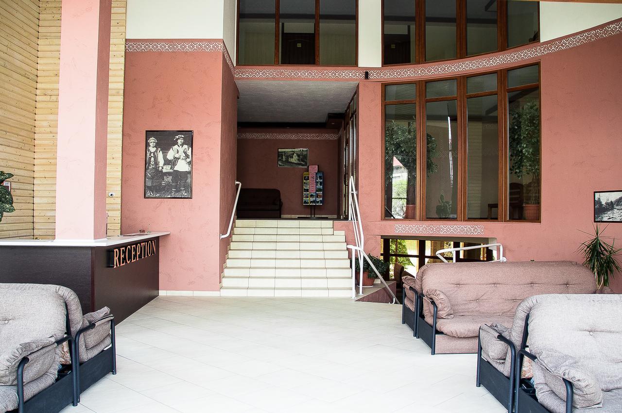 Malyvo Hotel Dilyatyn Extérieur photo