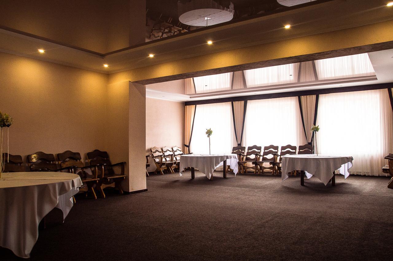 Malyvo Hotel Dilyatyn Extérieur photo
