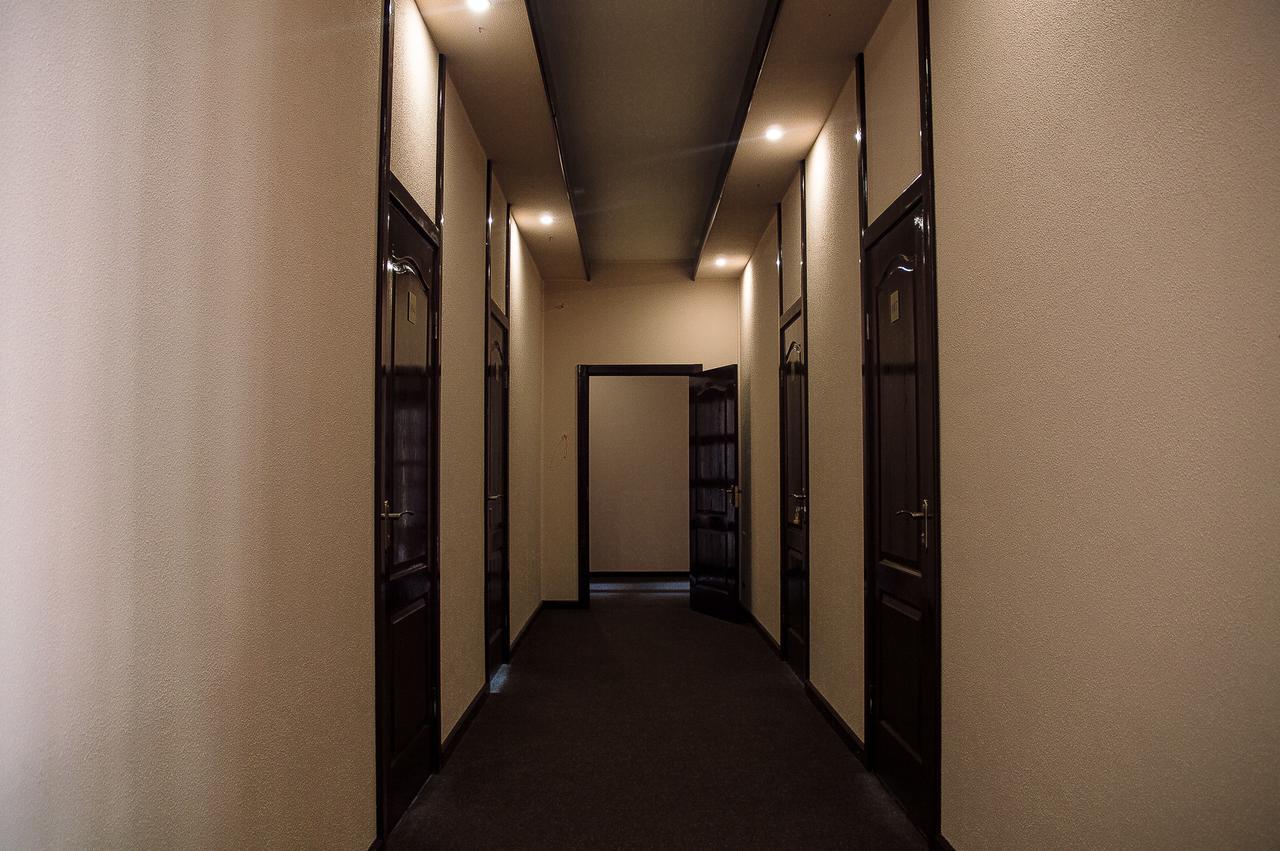 Malyvo Hotel Dilyatyn Extérieur photo