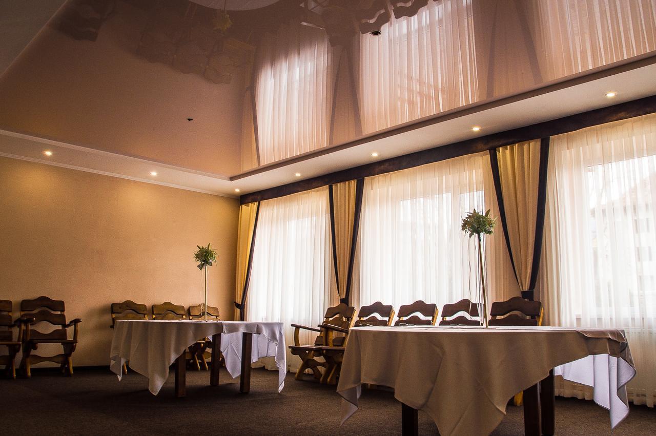 Malyvo Hotel Dilyatyn Extérieur photo